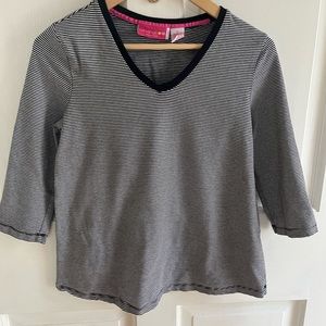 Liz Lange V-Neck Tee, Small